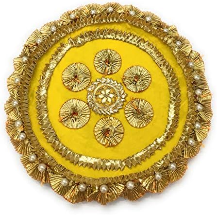 Златна Готика и перли, които са украсени с дизайнерски набор от традиционните жълто кадифе Карва Чаут Тали от chalni /Комплект за